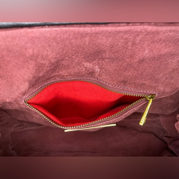 EUC Marc Jacobs Leather Kiss lock Handbag/ Crossbody - Picture 5 of 12